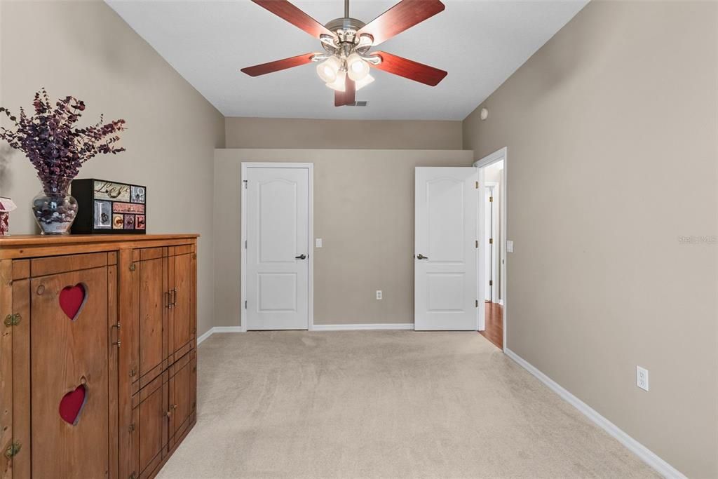 На продажу: $399,900 (3 спален, 2 ванн, 1951 Квадратных фут)