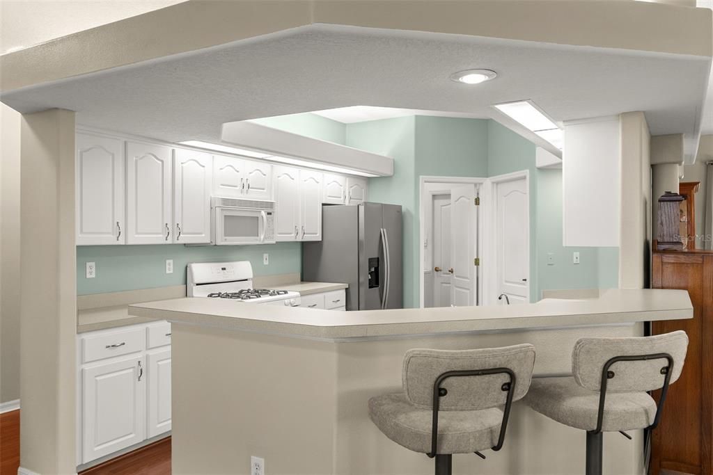 На продажу: $399,900 (3 спален, 2 ванн, 1951 Квадратных фут)