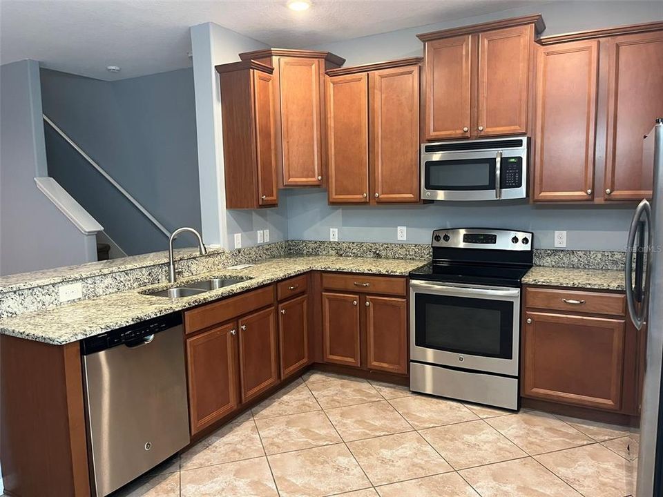 For Rent: $2,100 (3 beds, 2 baths, 1670 Square Feet)