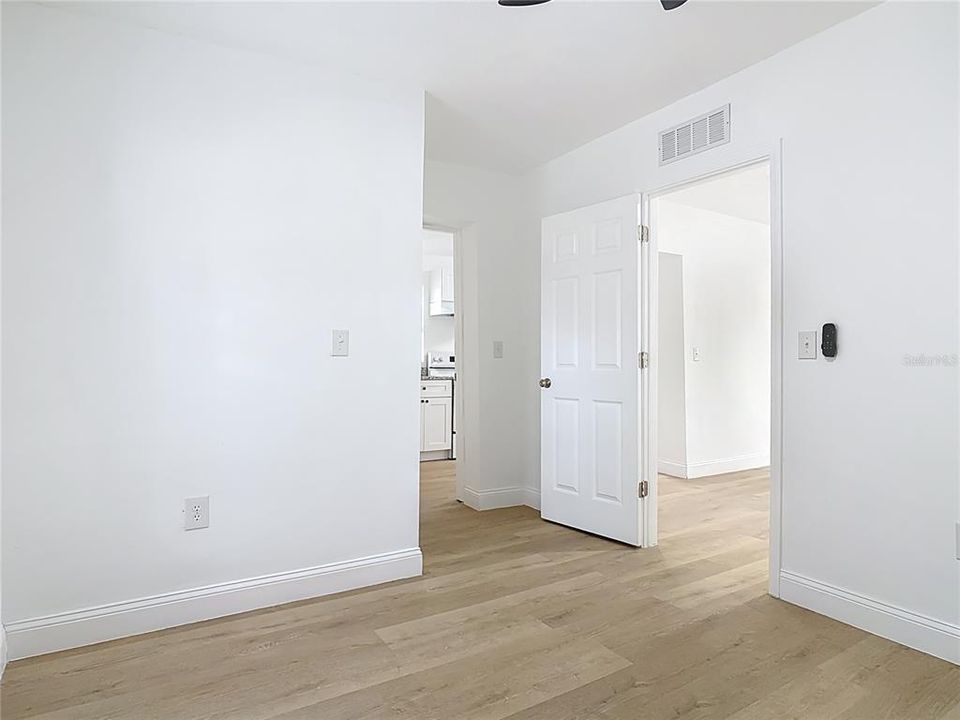 For Rent: $1,495 (2 beds, 1 baths, 837 Square Feet)