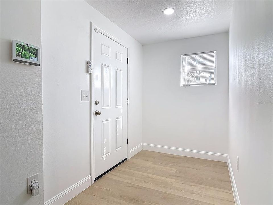 For Rent: $1,495 (2 beds, 1 baths, 837 Square Feet)