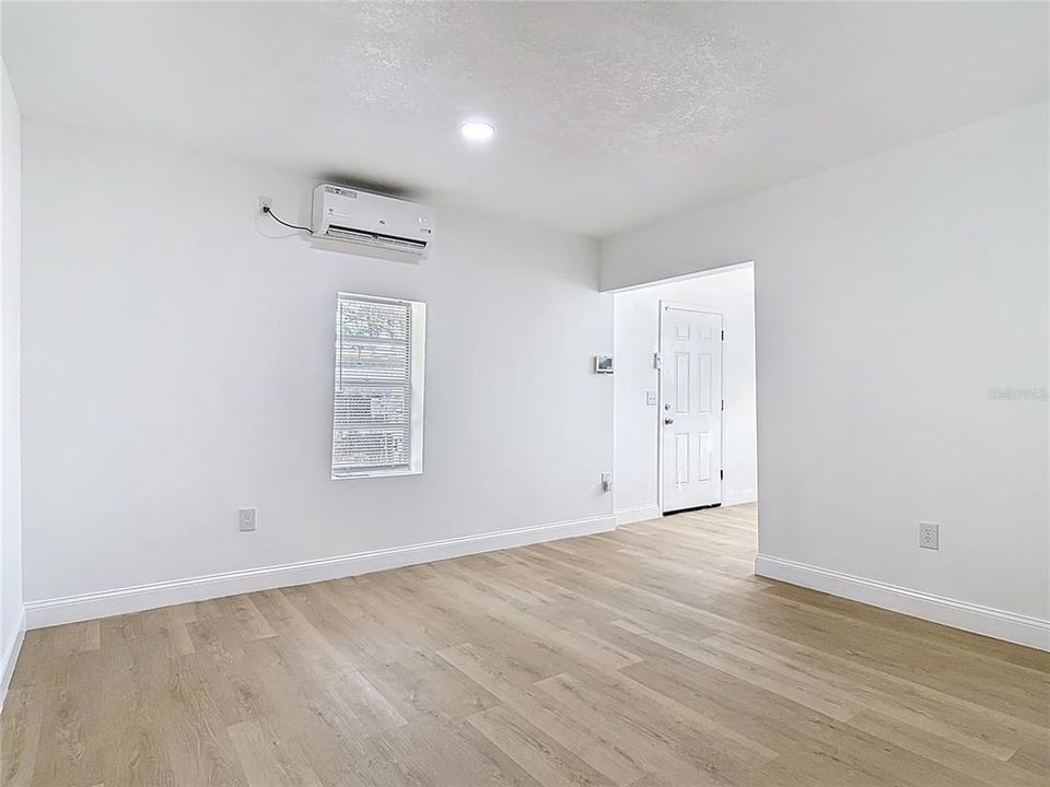 For Rent: $1,495 (2 beds, 1 baths, 837 Square Feet)