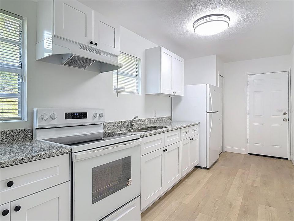 For Rent: $1,495 (2 beds, 1 baths, 837 Square Feet)