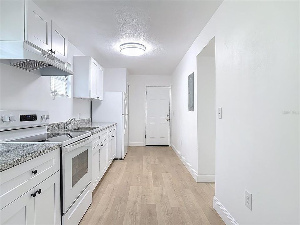 For Rent: $1,495 (2 beds, 1 baths, 837 Square Feet)