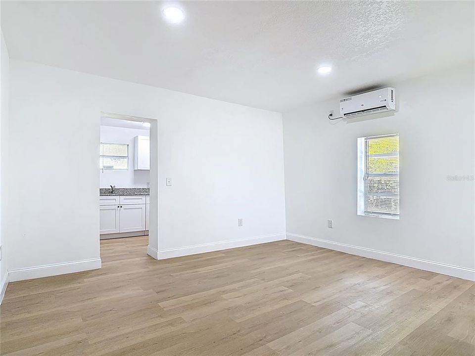 For Rent: $1,495 (2 beds, 1 baths, 837 Square Feet)