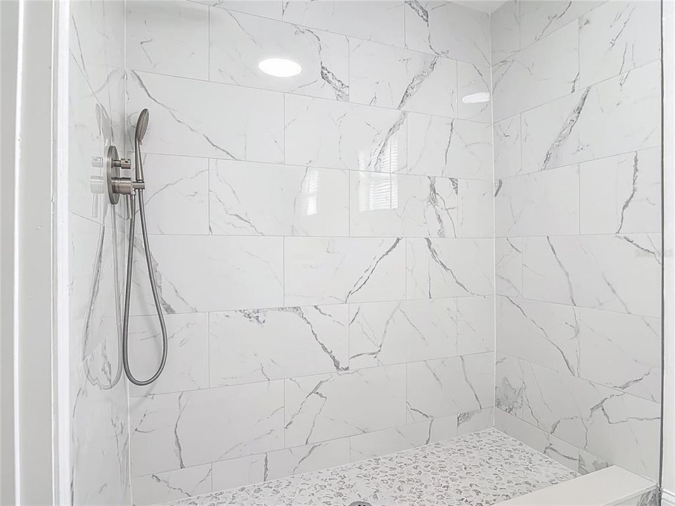 For Rent: $1,495 (2 beds, 1 baths, 837 Square Feet)