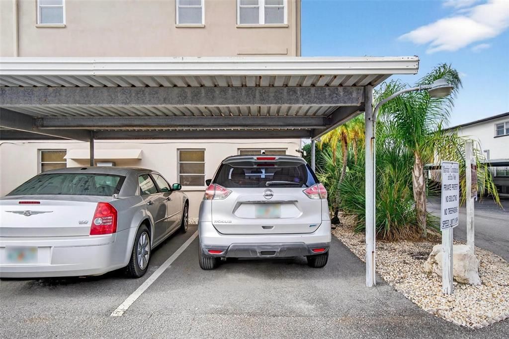 For Sale: $95,000 (1 beds, 1 baths, 716 Square Feet)