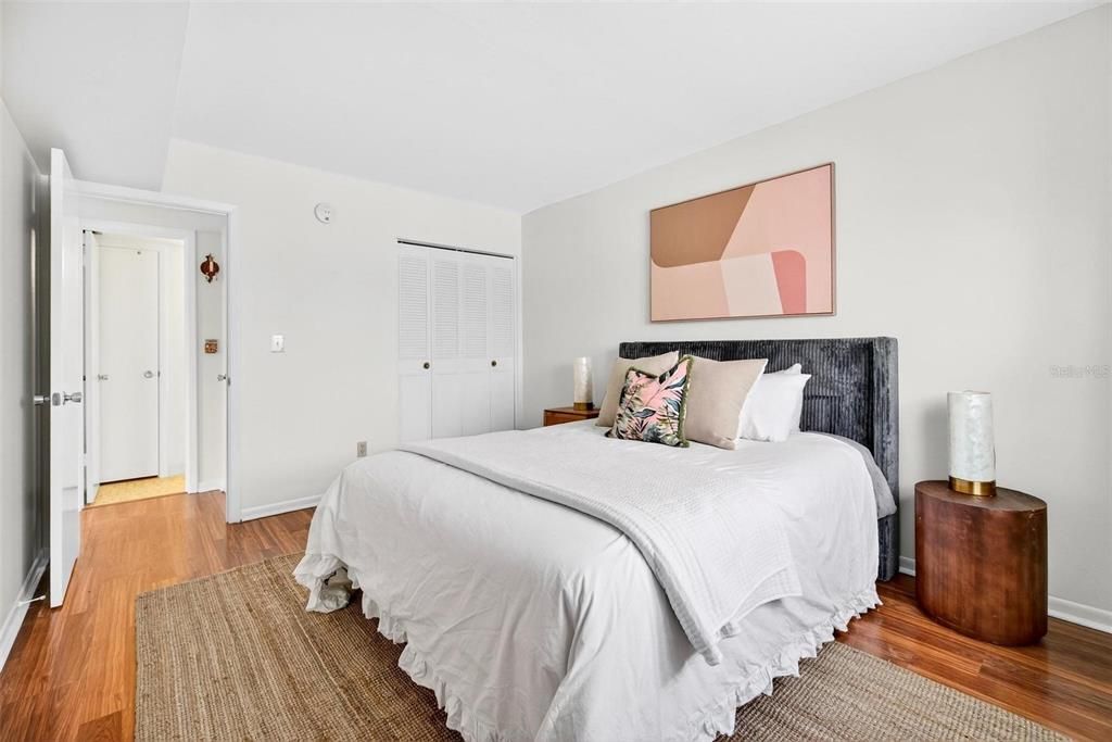 For Sale: $95,000 (1 beds, 1 baths, 716 Square Feet)