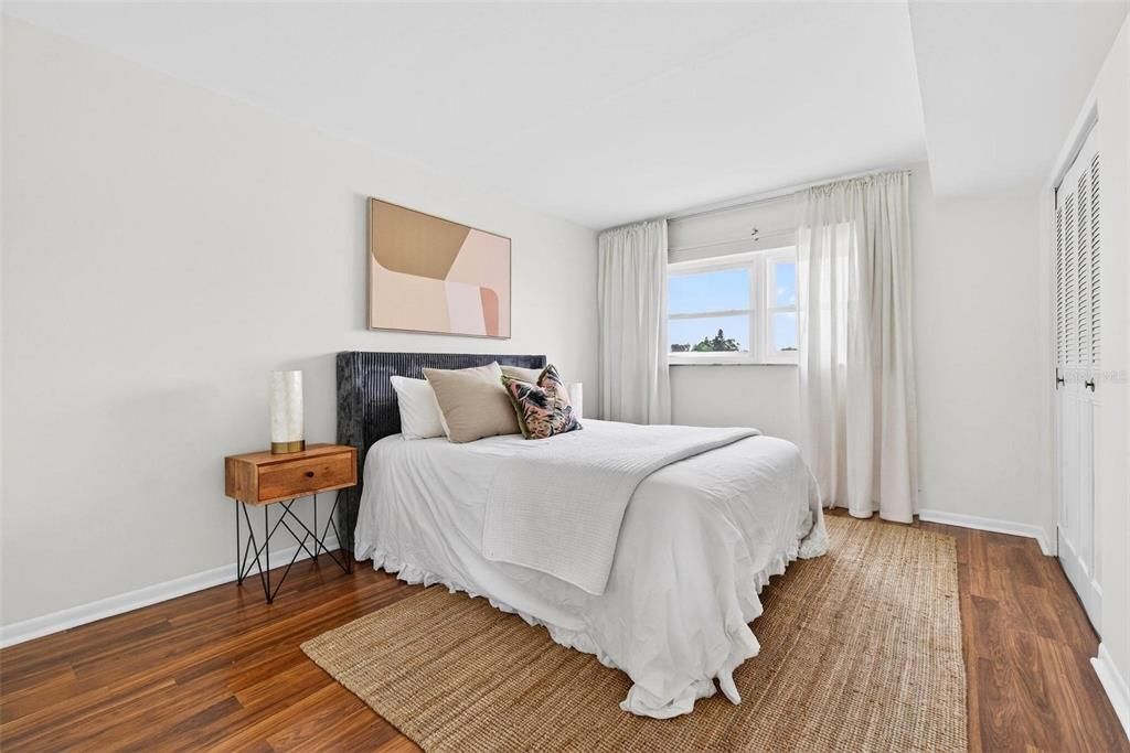 For Sale: $95,000 (1 beds, 1 baths, 716 Square Feet)