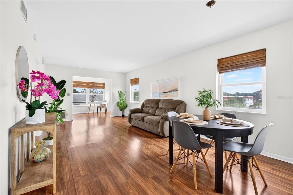 For Sale: $95,000 (1 beds, 1 baths, 716 Square Feet)