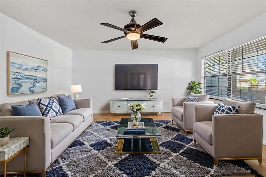 待售: $229,900 (2 贝兹, 2 浴室, 956 平方英尺)