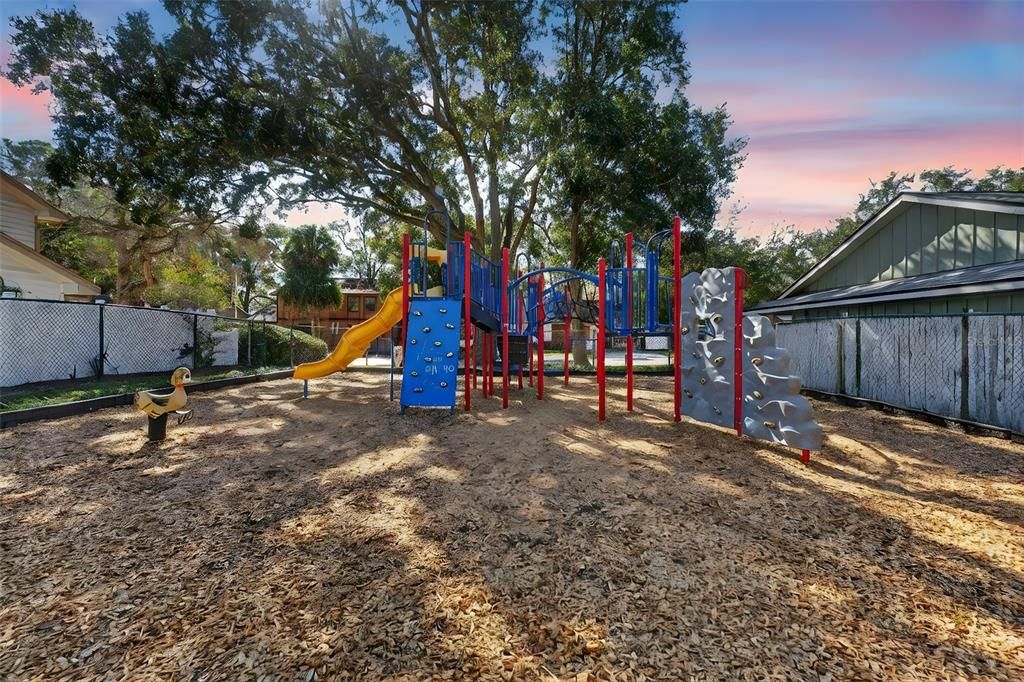 待售: $229,900 (2 贝兹, 2 浴室, 956 平方英尺)