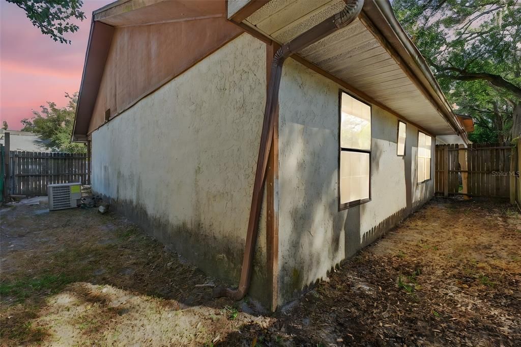 待售: $229,900 (2 贝兹, 2 浴室, 956 平方英尺)