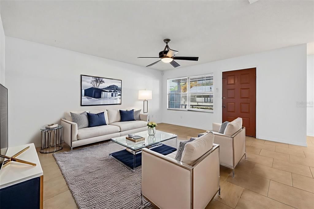 待售: $229,900 (2 贝兹, 2 浴室, 956 平方英尺)