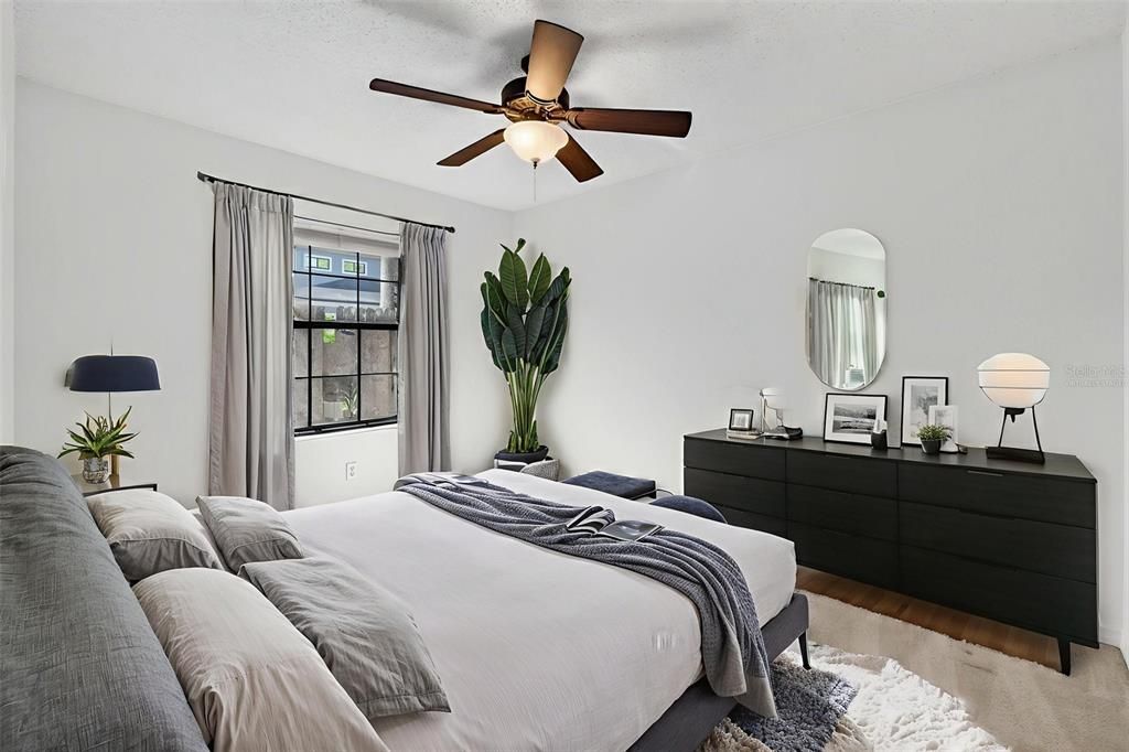 待售: $229,900 (2 贝兹, 2 浴室, 956 平方英尺)