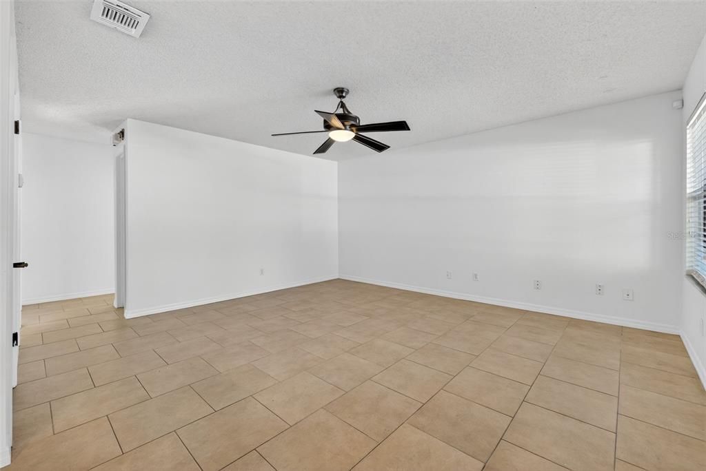 待售: $229,900 (2 贝兹, 2 浴室, 956 平方英尺)