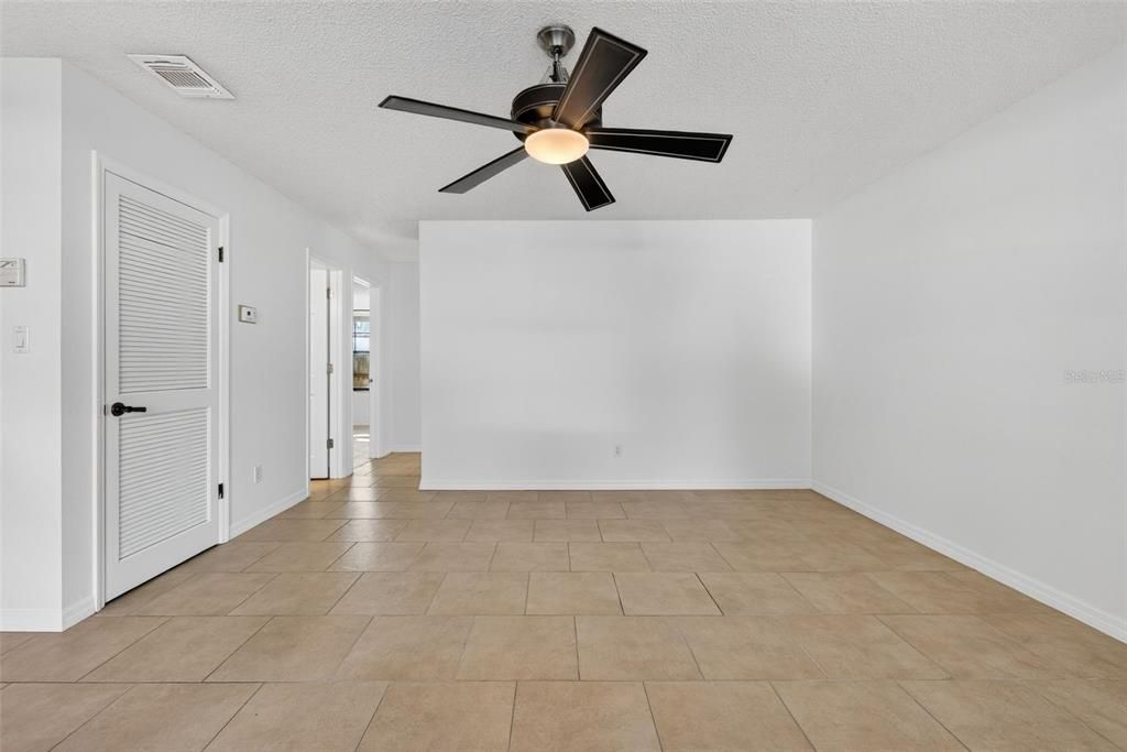 待售: $229,900 (2 贝兹, 2 浴室, 956 平方英尺)