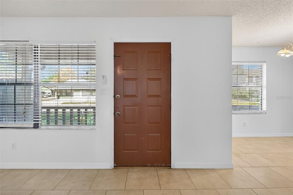 待售: $229,900 (2 贝兹, 2 浴室, 956 平方英尺)