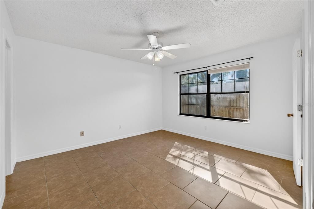 待售: $229,900 (2 贝兹, 2 浴室, 956 平方英尺)