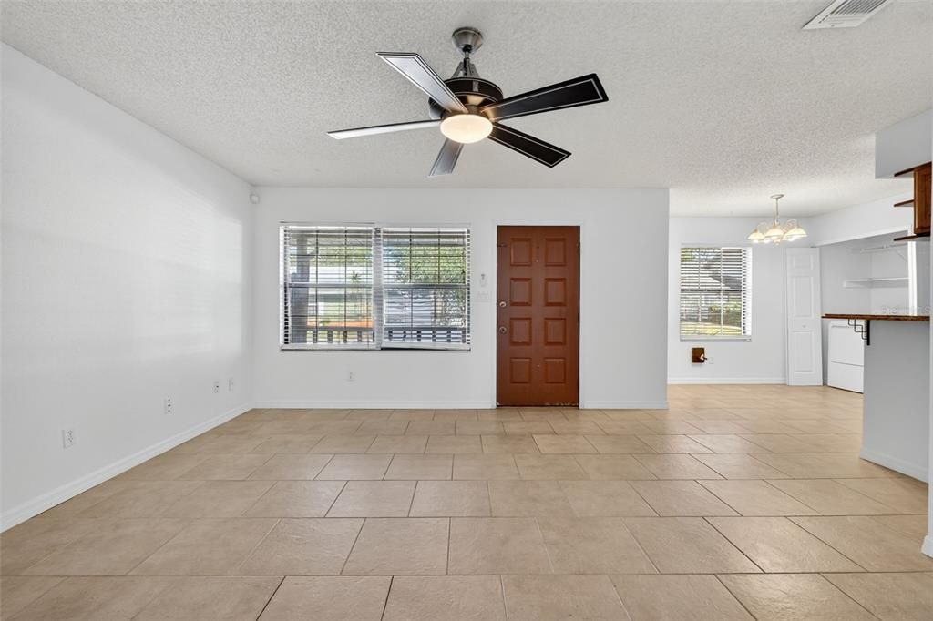 待售: $229,900 (2 贝兹, 2 浴室, 956 平方英尺)