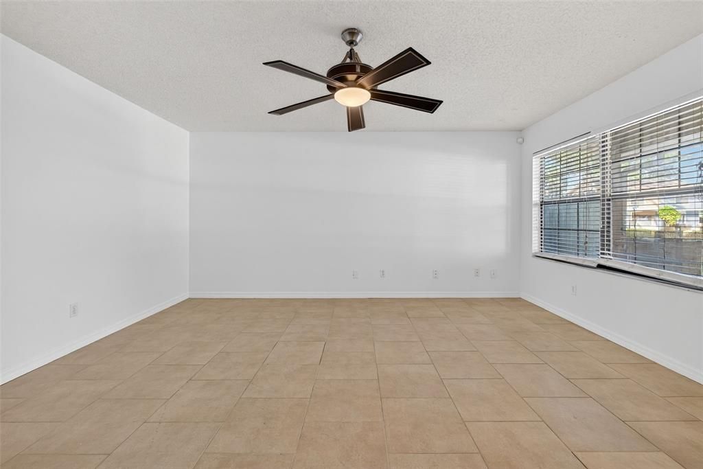 待售: $229,900 (2 贝兹, 2 浴室, 956 平方英尺)