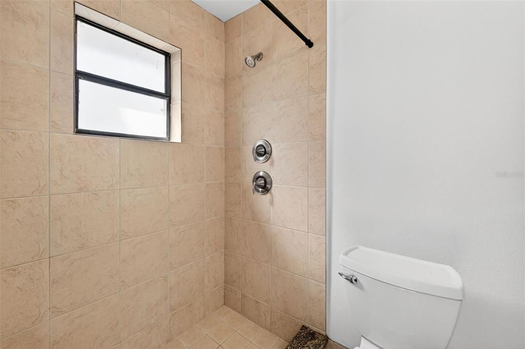 待售: $229,900 (2 贝兹, 2 浴室, 956 平方英尺)