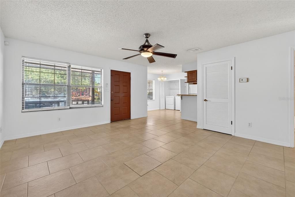 待售: $229,900 (2 贝兹, 2 浴室, 956 平方英尺)