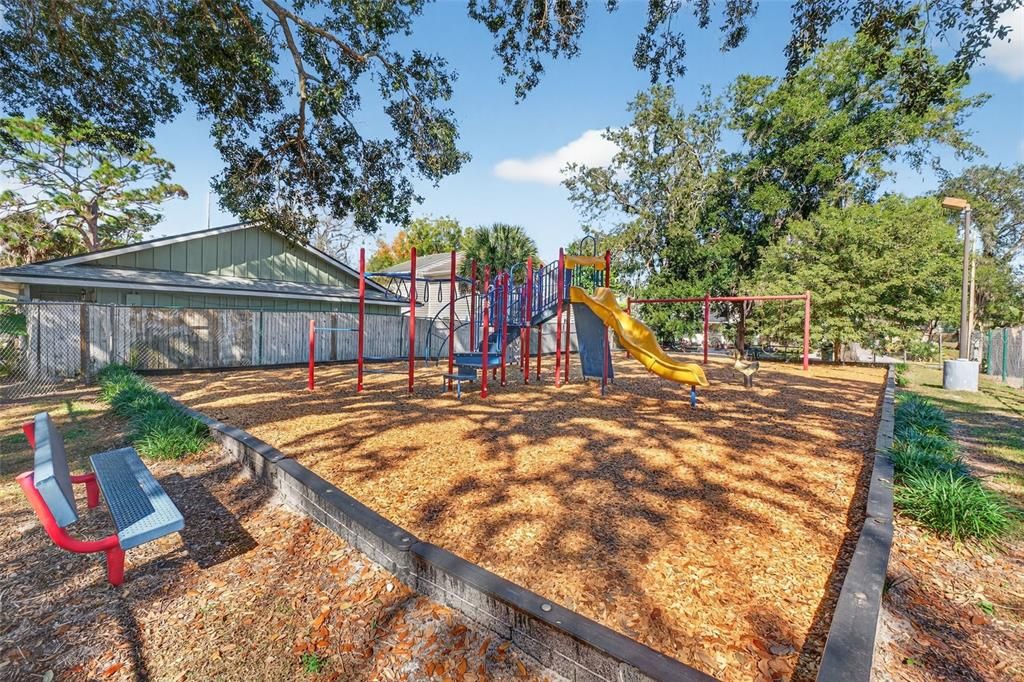 待售: $229,900 (2 贝兹, 2 浴室, 956 平方英尺)