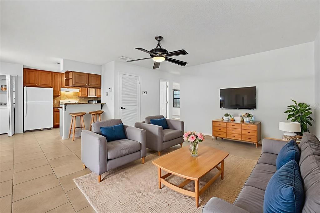 待售: $229,900 (2 贝兹, 2 浴室, 956 平方英尺)