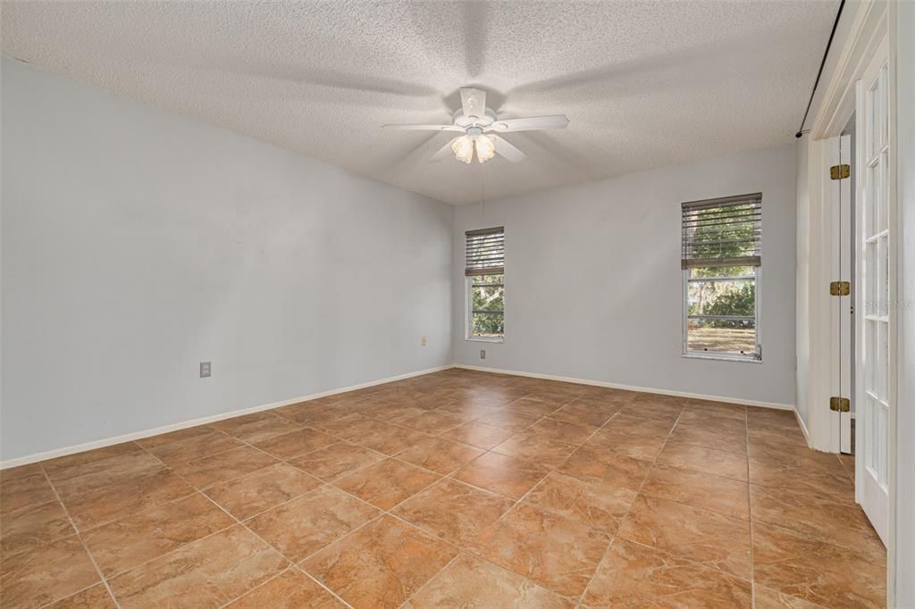 For Sale: $248,999 (2 beds, 2 baths, 1658 Square Feet)