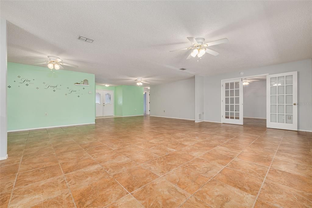 For Sale: $248,999 (2 beds, 2 baths, 1658 Square Feet)