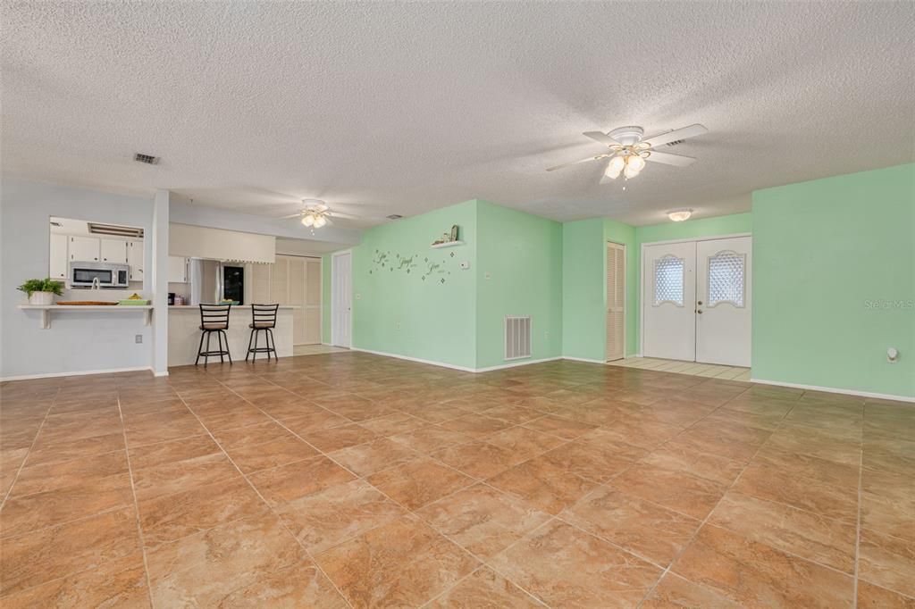 For Sale: $248,999 (2 beds, 2 baths, 1658 Square Feet)