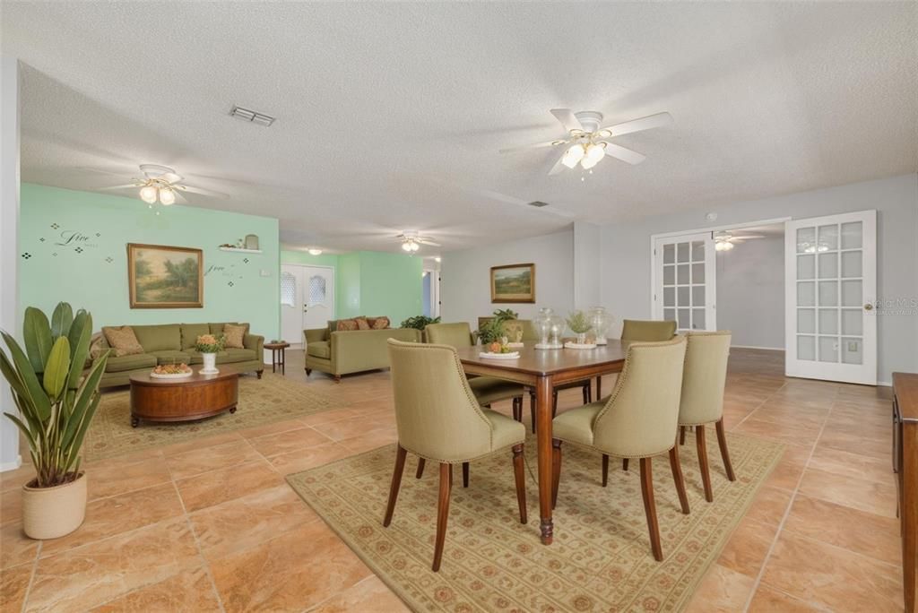 For Sale: $248,999 (2 beds, 2 baths, 1658 Square Feet)