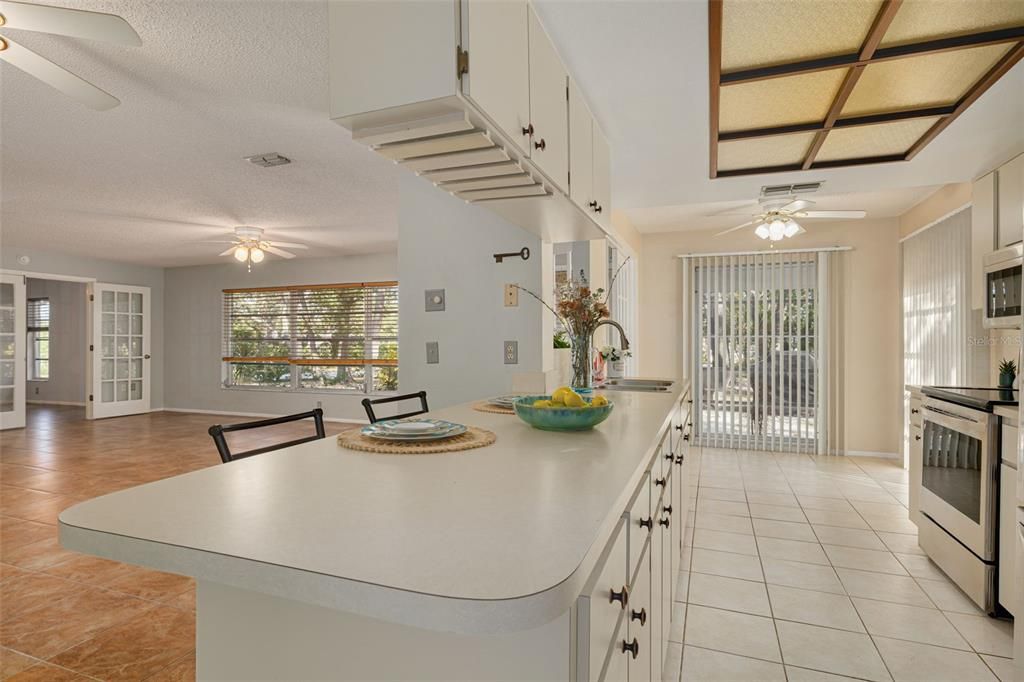 For Sale: $248,999 (2 beds, 2 baths, 1658 Square Feet)