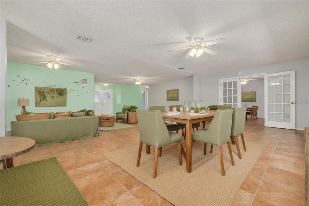 For Sale: $248,999 (2 beds, 2 baths, 1658 Square Feet)