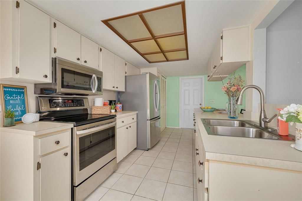 For Sale: $248,999 (2 beds, 2 baths, 1658 Square Feet)