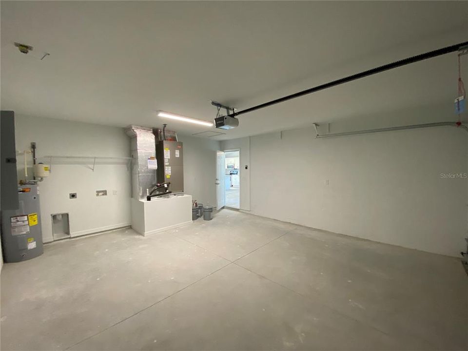 For Rent: $1,650 (3 beds, 2 baths, 1372 Square Feet)