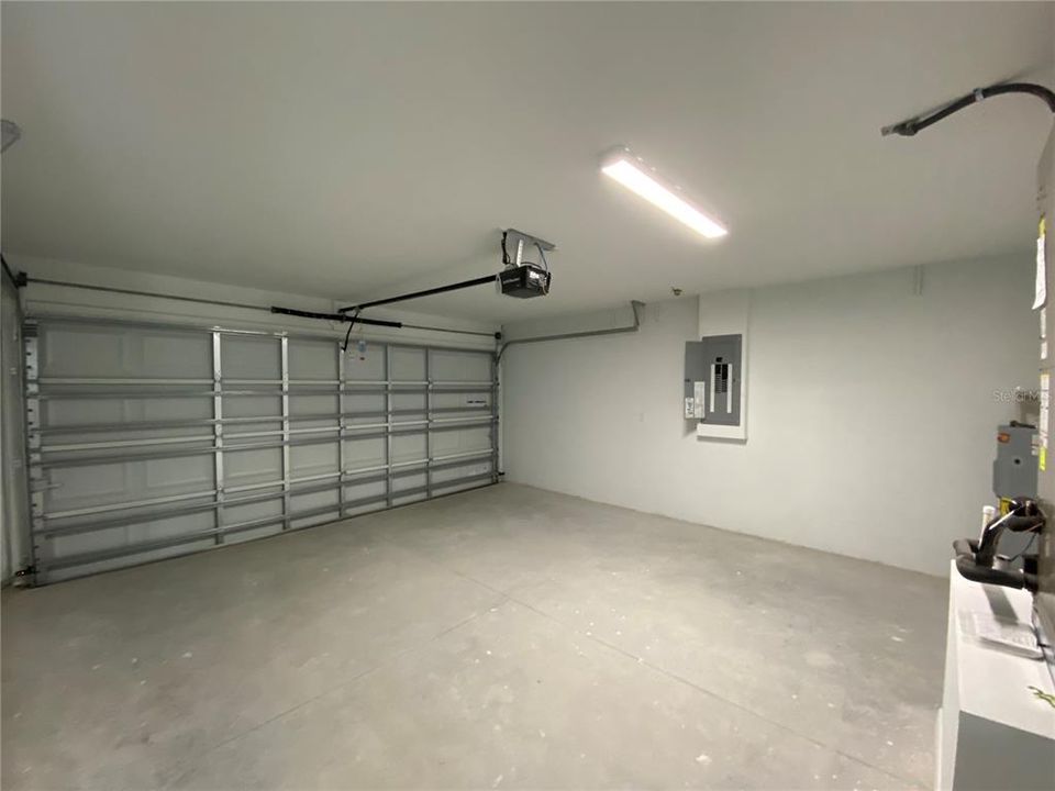 For Rent: $1,650 (3 beds, 2 baths, 1372 Square Feet)