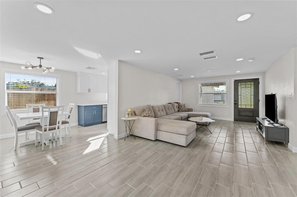 待售: $385,000 (3 贝兹, 2 浴室, 1283 平方英尺)