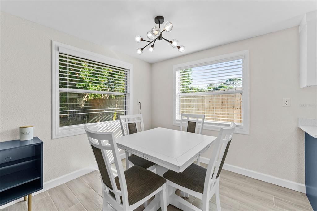 待售: $385,000 (3 贝兹, 2 浴室, 1283 平方英尺)