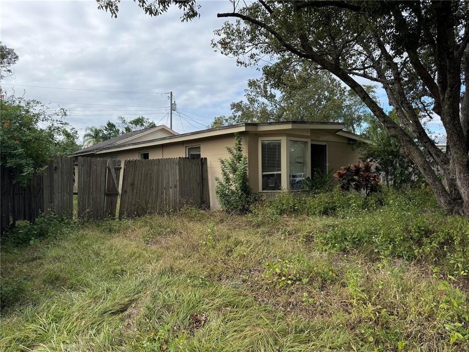 For Sale: $229,900 (3 beds, 2 baths, 1210 Square Feet)