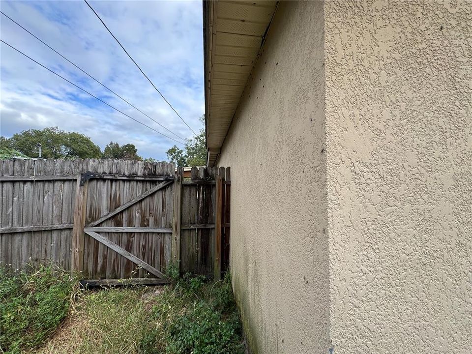 For Sale: $229,900 (3 beds, 2 baths, 1210 Square Feet)