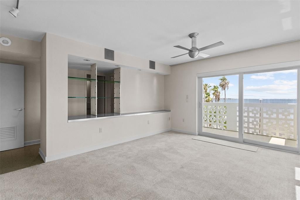 待售: $495,000 (1 贝兹, 1 浴室, 1104 平方英尺)