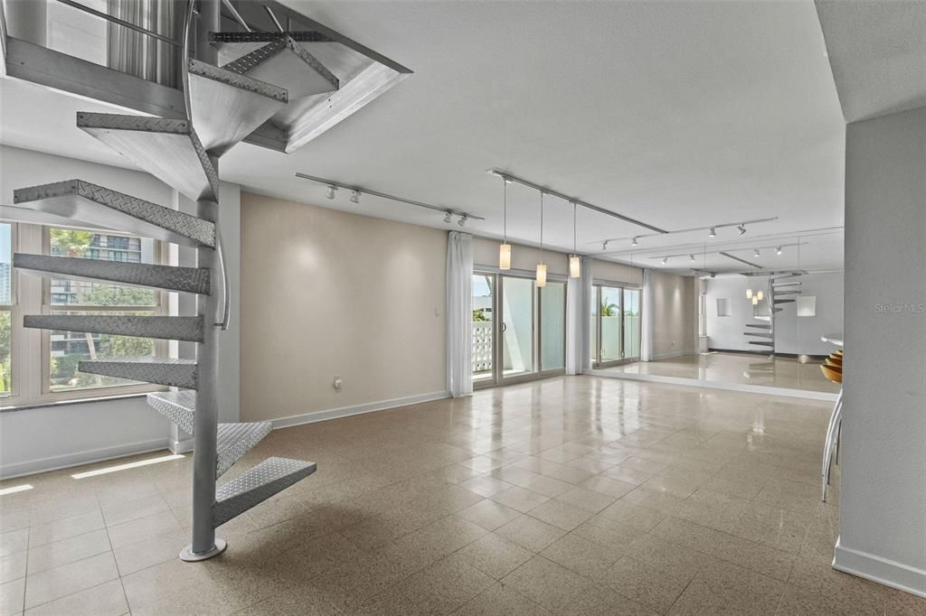 待售: $495,000 (1 贝兹, 1 浴室, 1104 平方英尺)