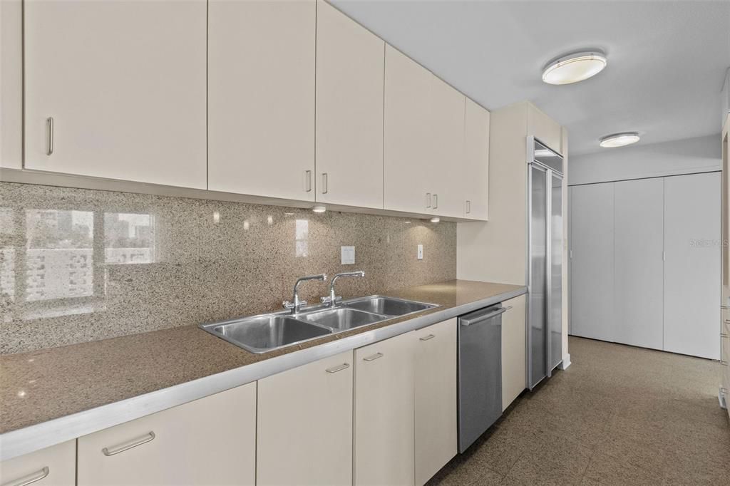 待售: $495,000 (1 贝兹, 1 浴室, 1104 平方英尺)