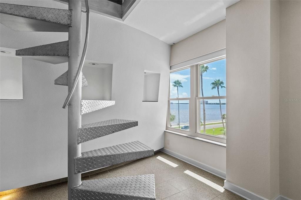 待售: $495,000 (1 贝兹, 1 浴室, 1104 平方英尺)