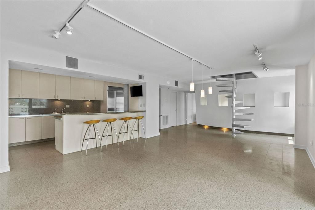 待售: $495,000 (1 贝兹, 1 浴室, 1104 平方英尺)