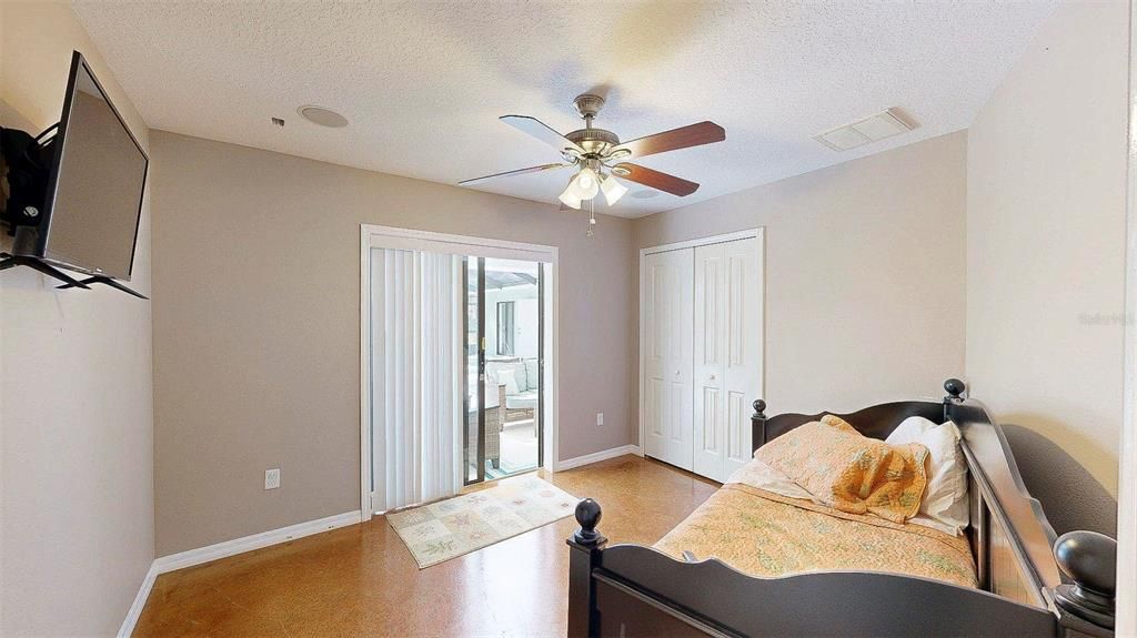 En Venta: $639,900 (5 camas, 3 baños, 2396 Pies cuadrados)