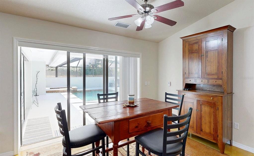 En Venta: $639,900 (5 camas, 3 baños, 2396 Pies cuadrados)