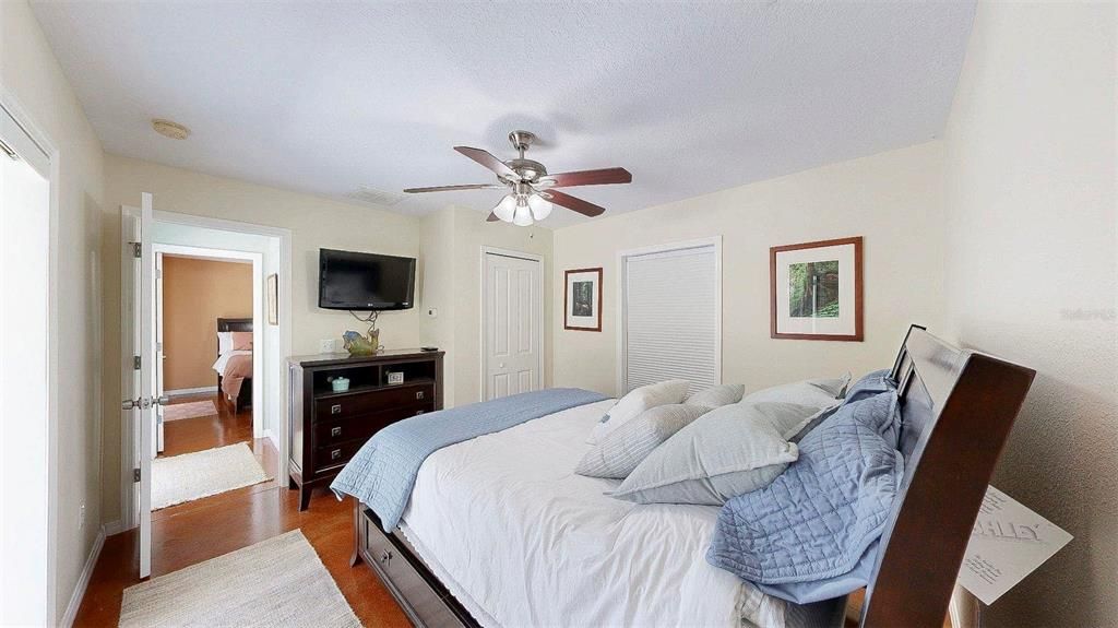 En Venta: $639,900 (5 camas, 3 baños, 2396 Pies cuadrados)